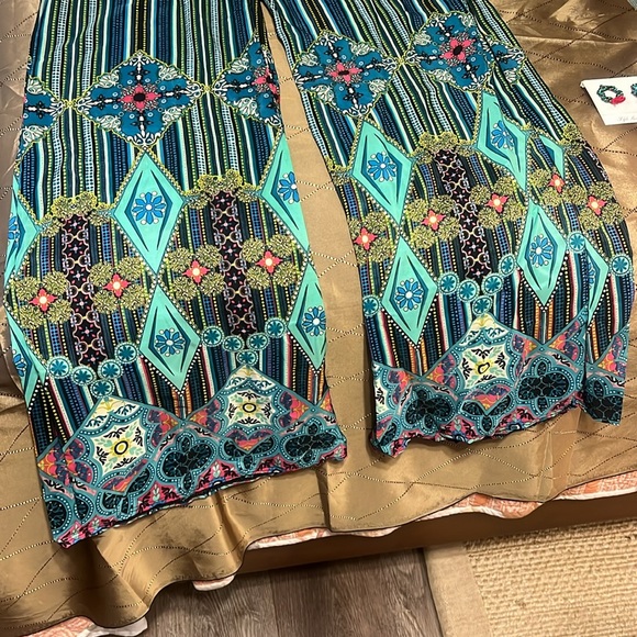 J Uptown’s beautiful patterned flowing pants size Small and Medium - Picture 6 of 7